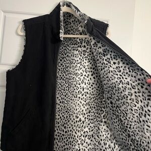 Reversible black and leopard print vest size large
